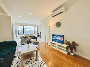 Mt Waverley Spacious 2br2ba Parking Wifi Balcony